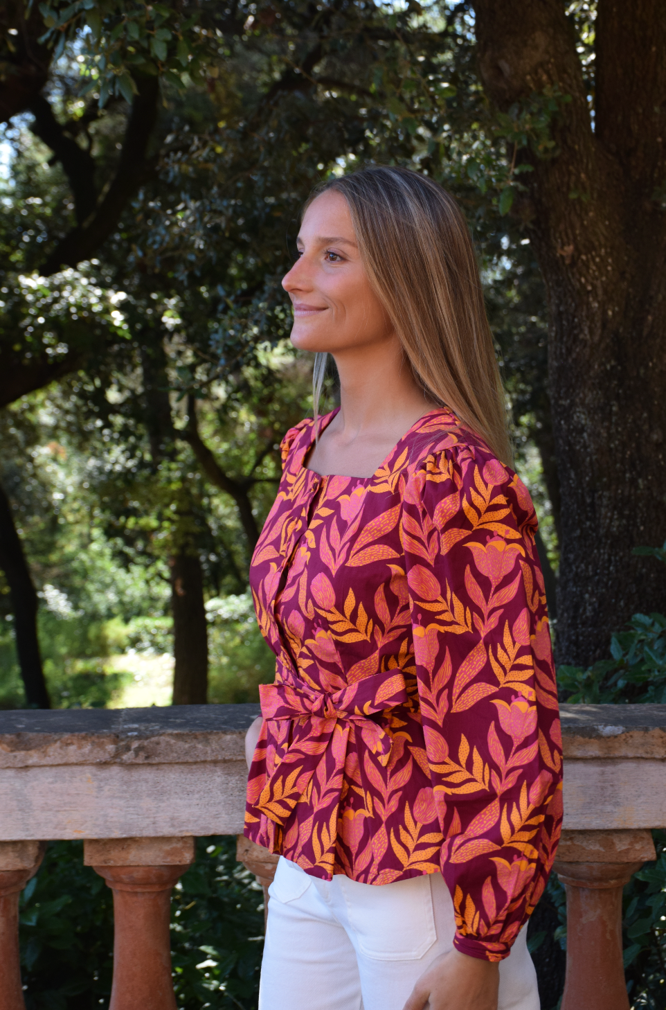 Blusa Beth Flores Burgundy