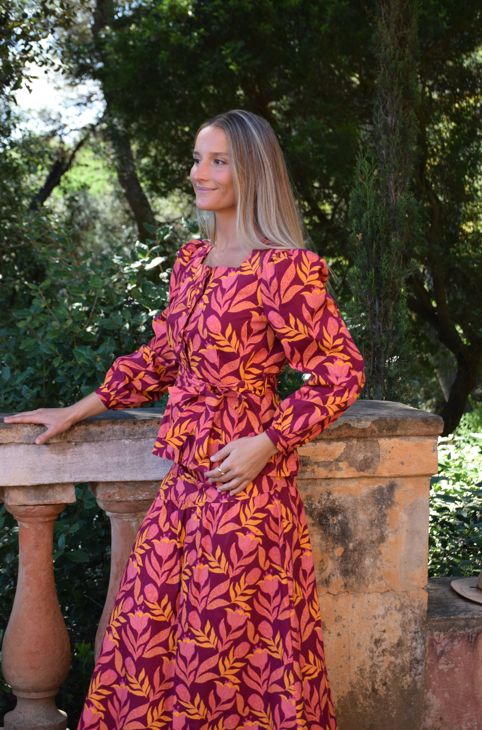 Blusa Beth Flores Burgundy