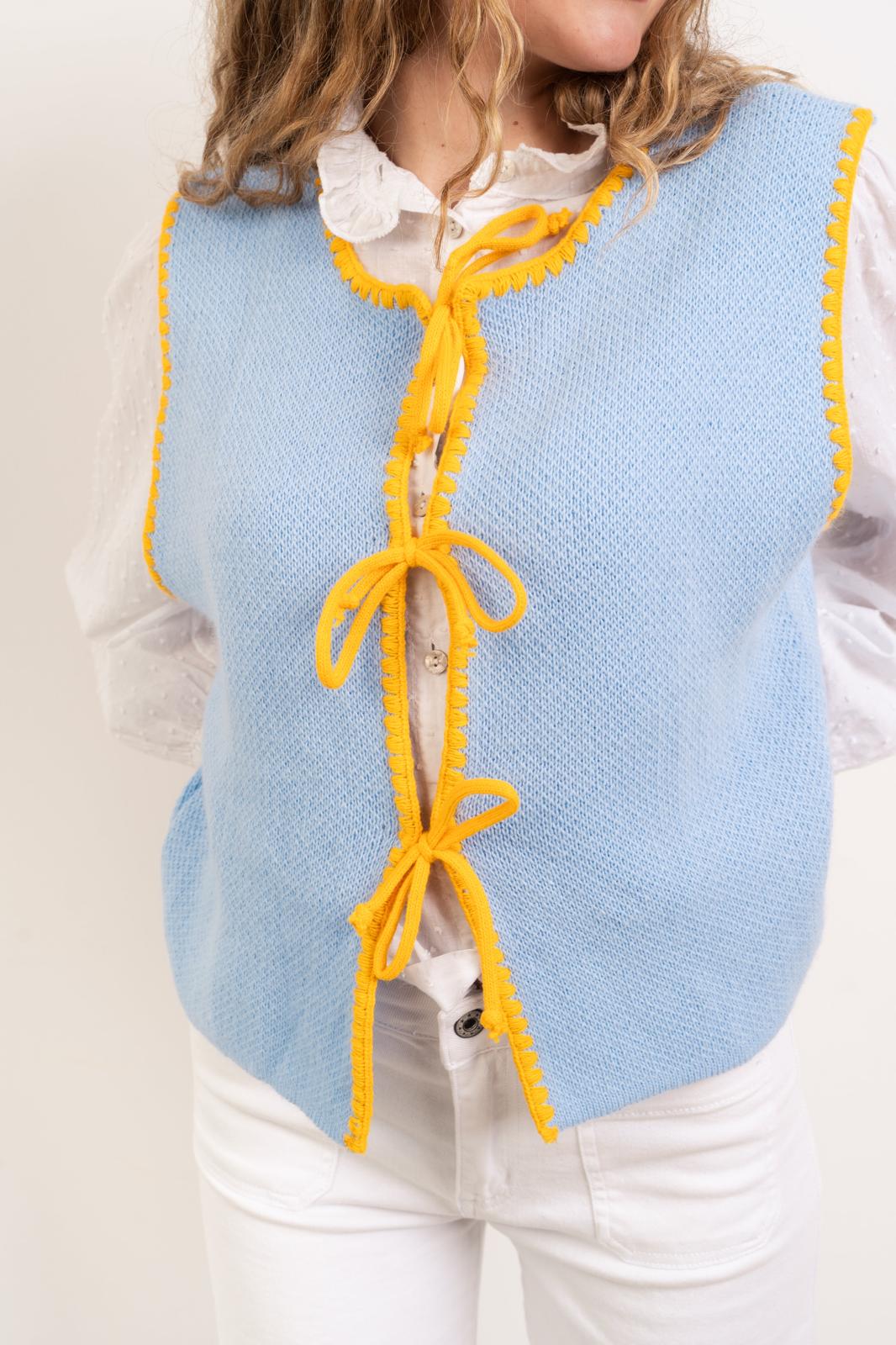 Chaleco Punto Celeste y Amarillo