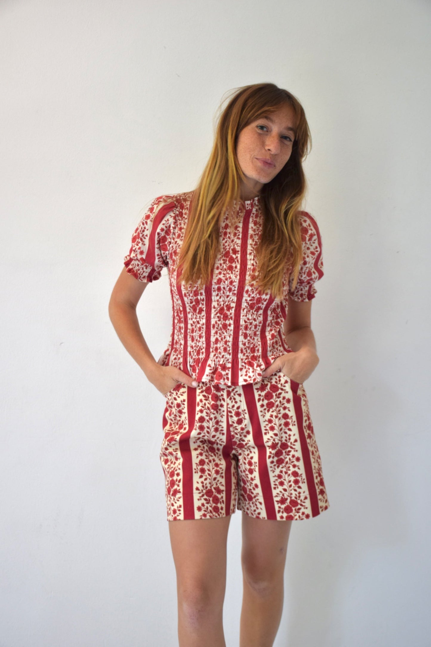 Short Gala Flores Rojo