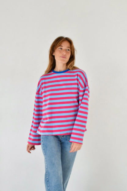 Camiseta Núria Celeste y Fucsia