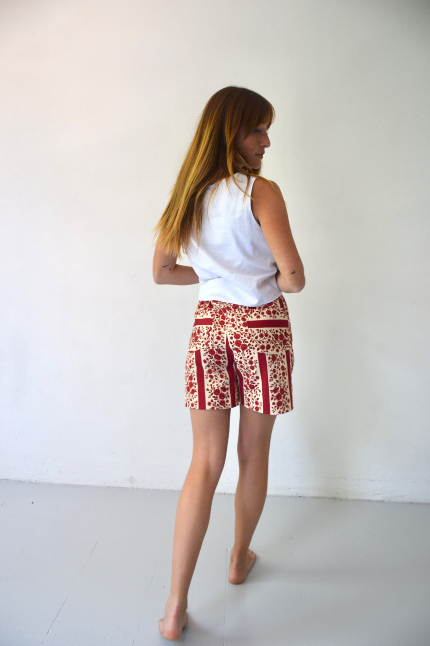 Short Gala Flores Rojo