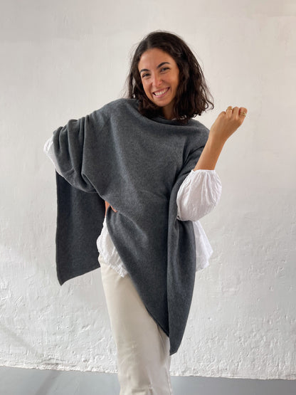 Poncho Gris