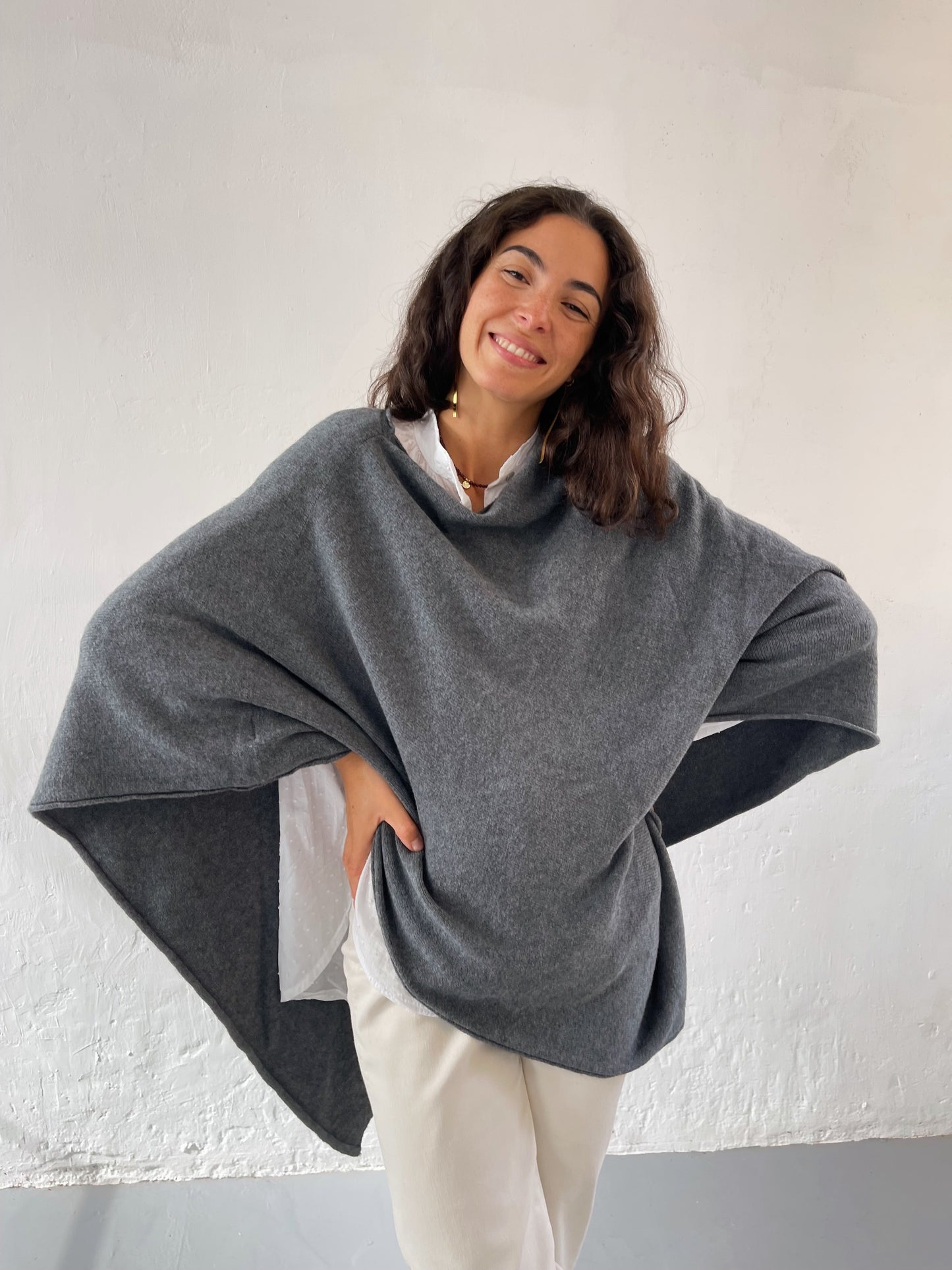 Poncho Gris